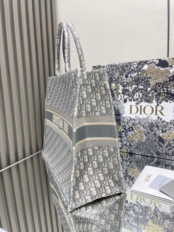 DIOR - Image 5