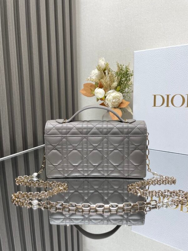 DIOR - Image 4