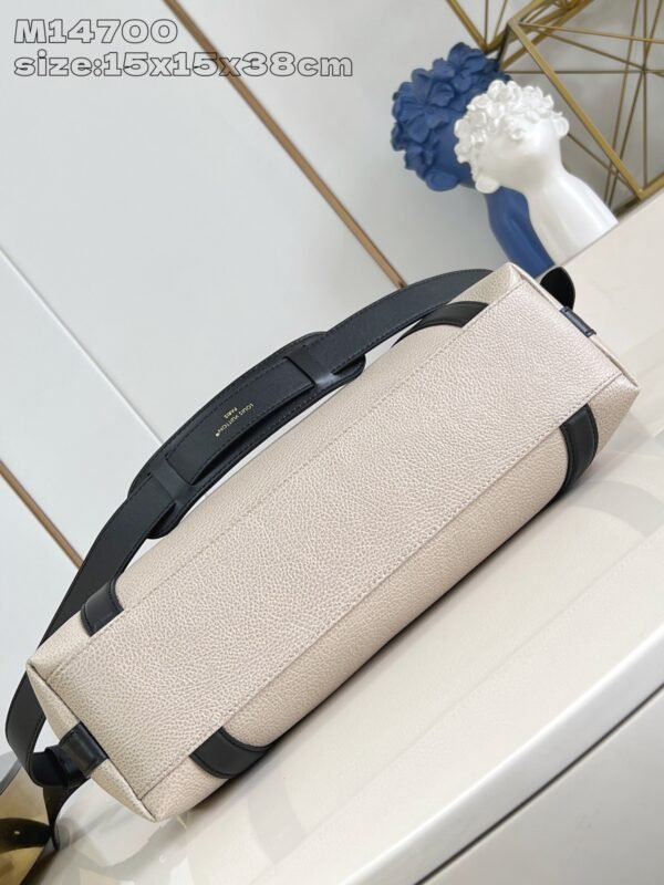 LV  M14700 - Image 6