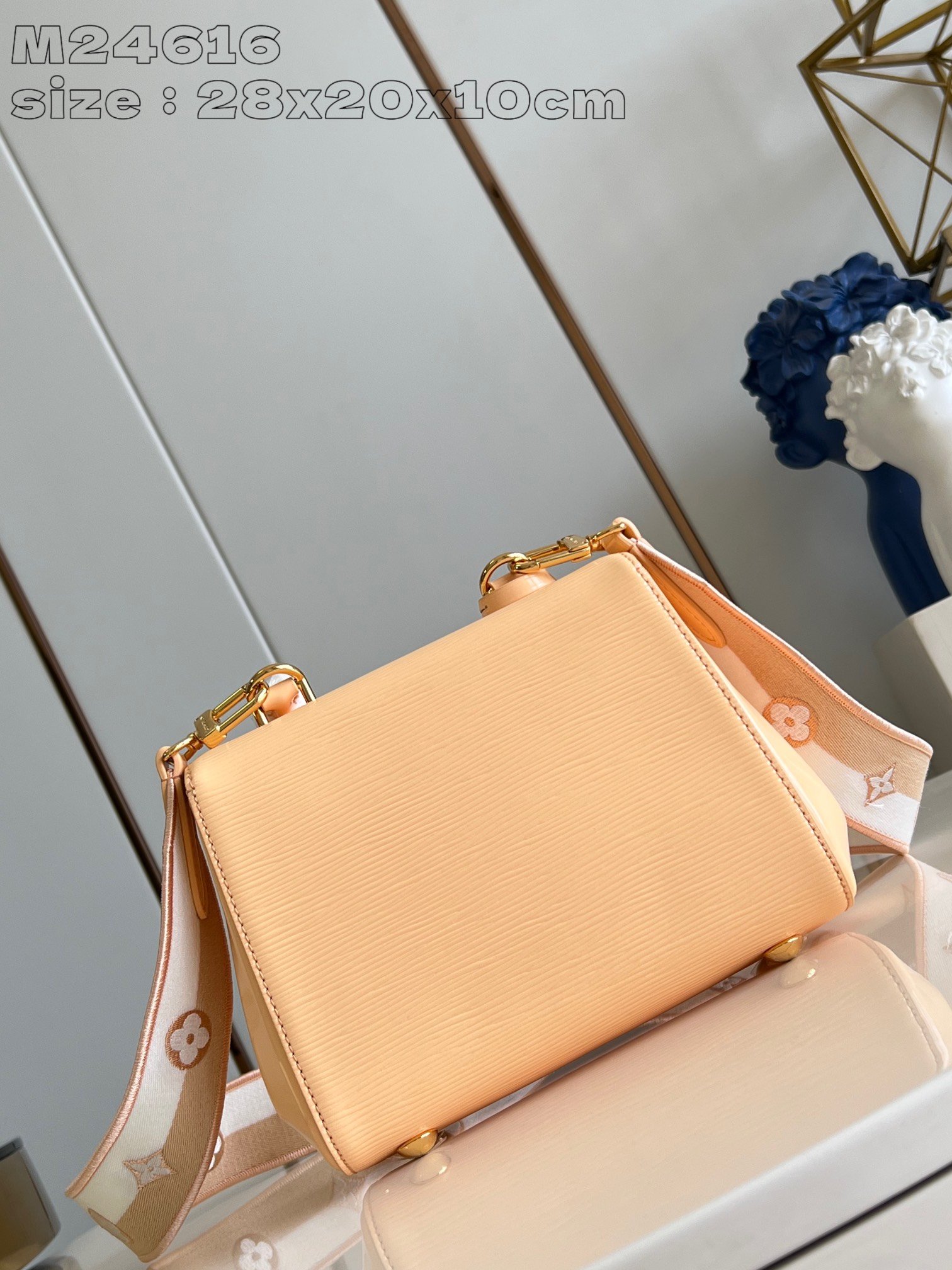 LV M24616 - Image 6