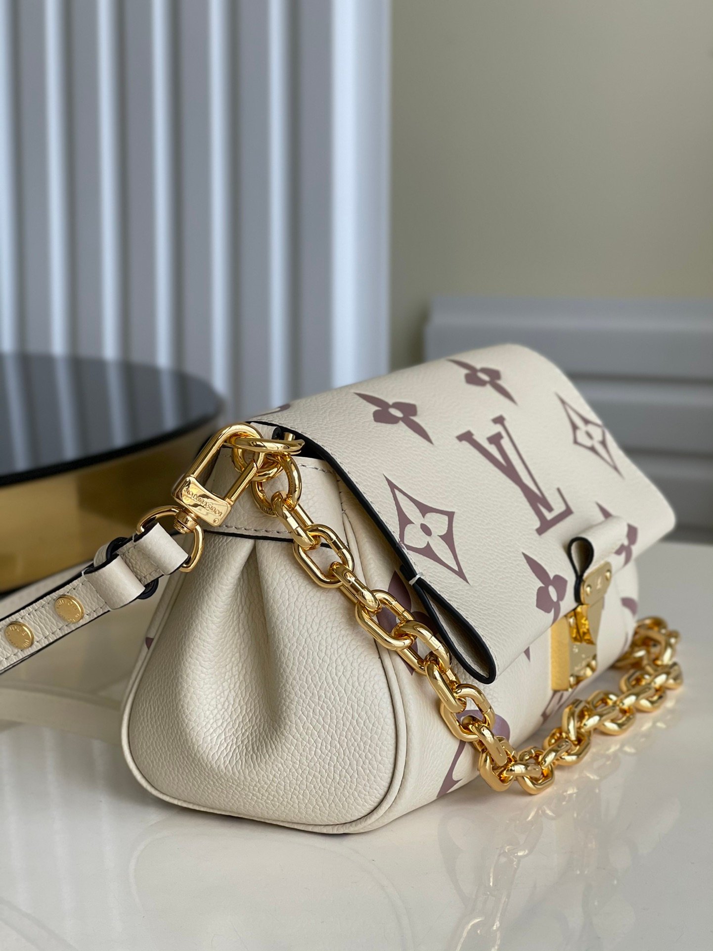 LV M45813 - Image 6