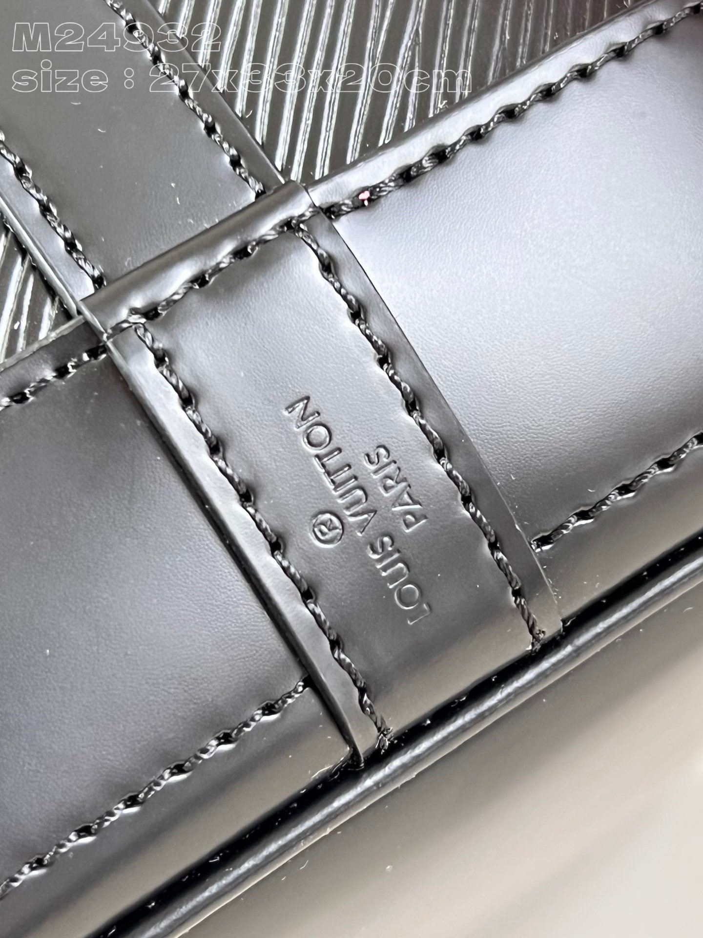 LV M24932 - Image 6