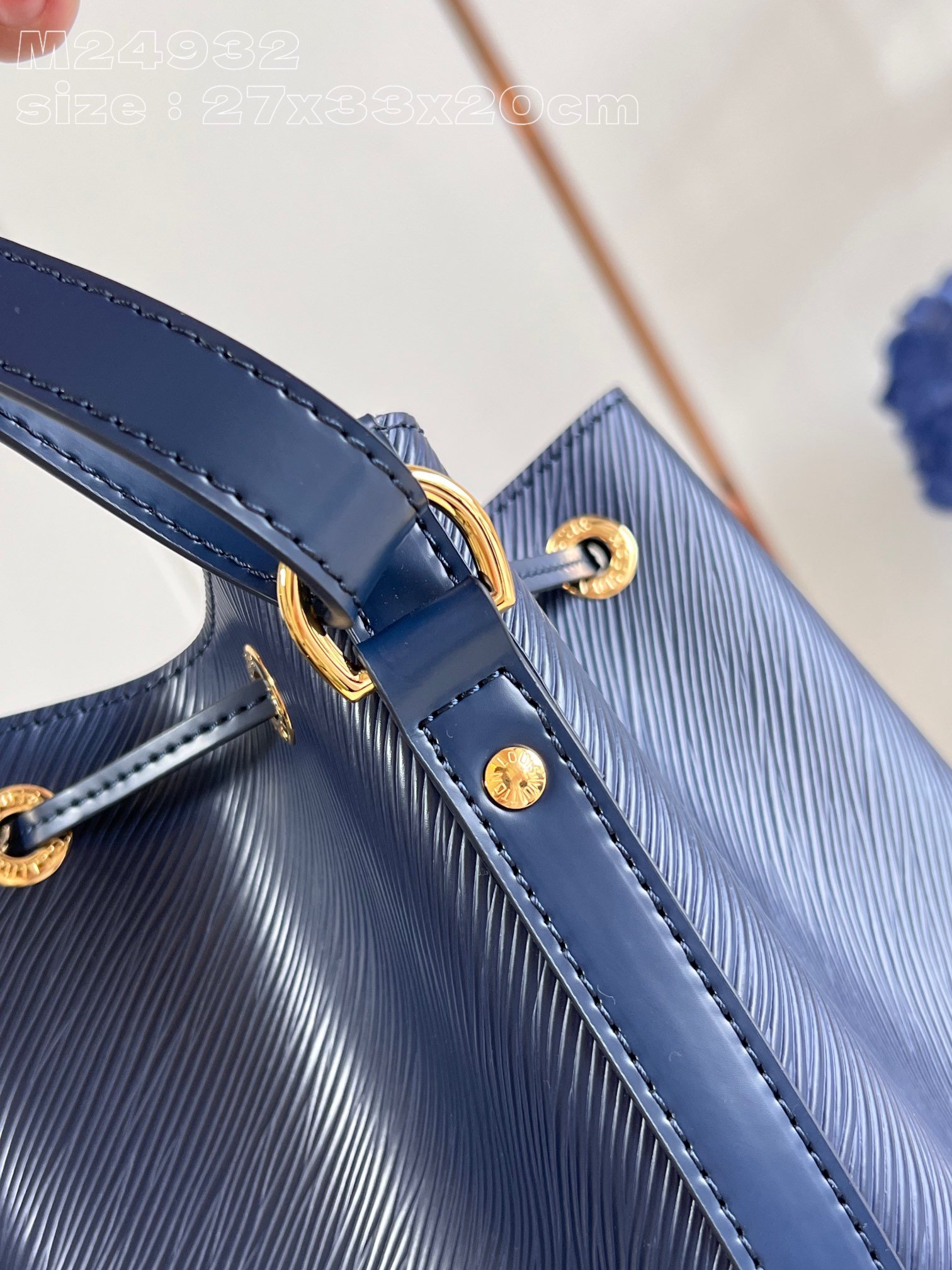 LV M24932 - Image 6
