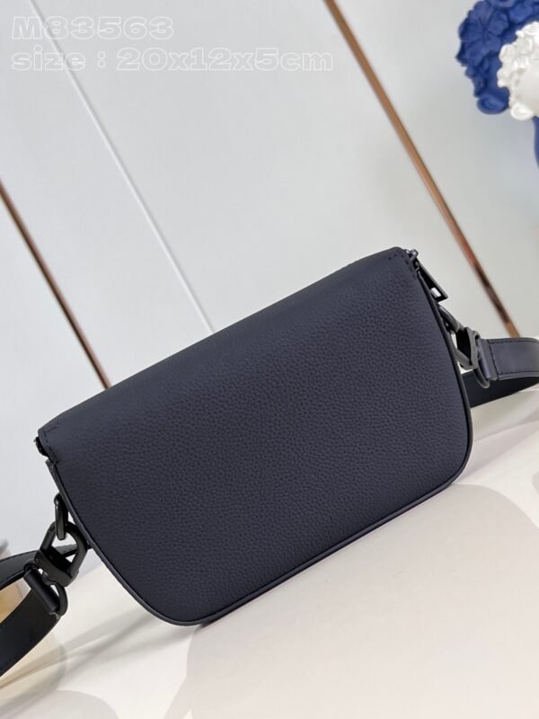 LV M83563 - Image 6
