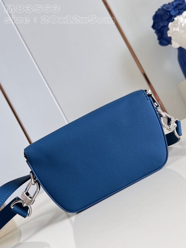 LV M83563 - Image 6