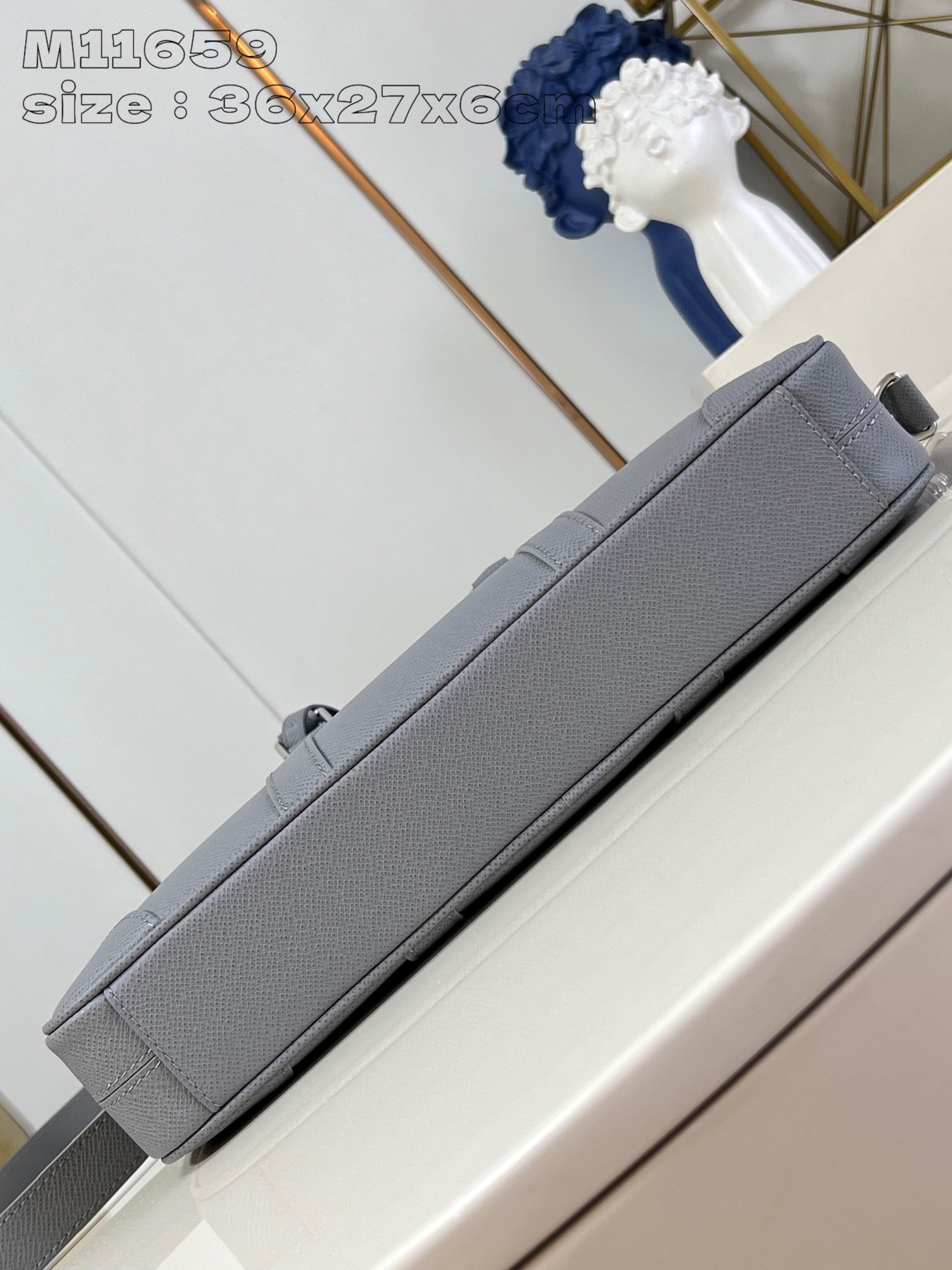 LV M11659 - Image 6