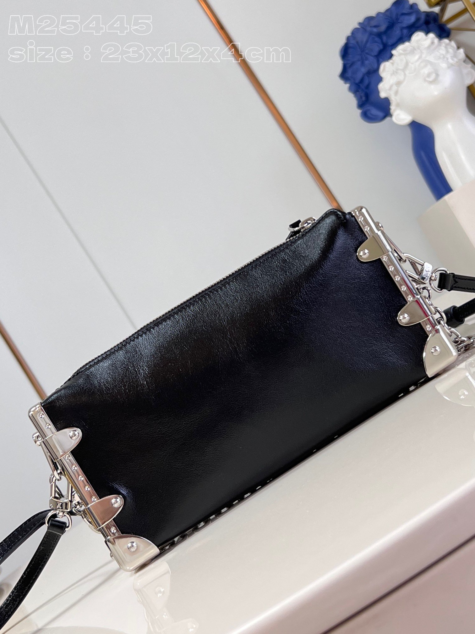 LV M25445 - Image 6