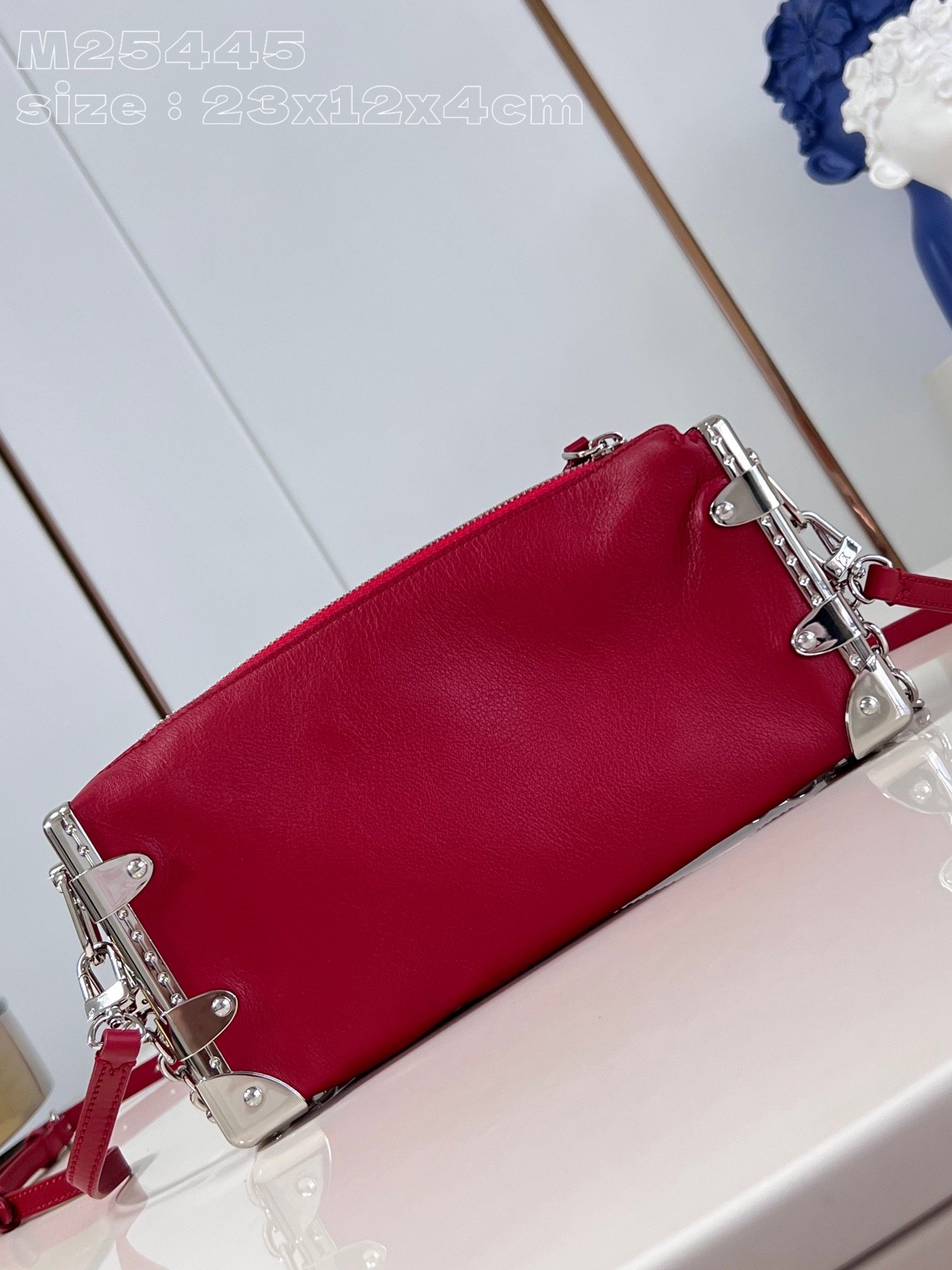 LV M25445 - Image 6