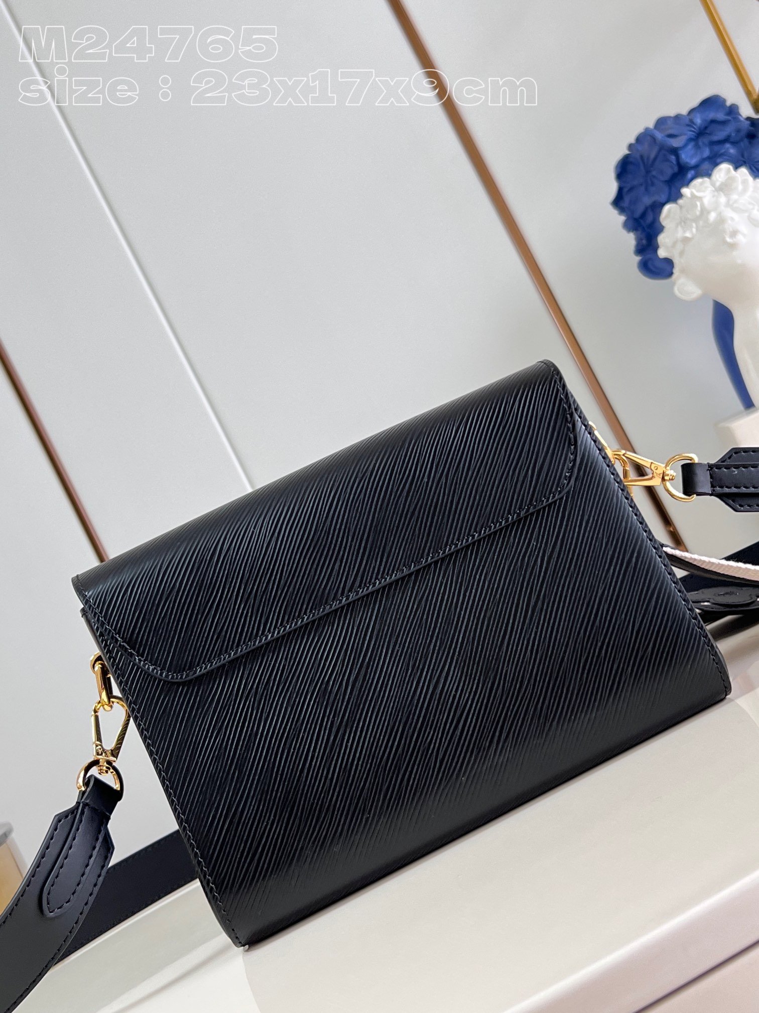 LV M24765 - Image 6