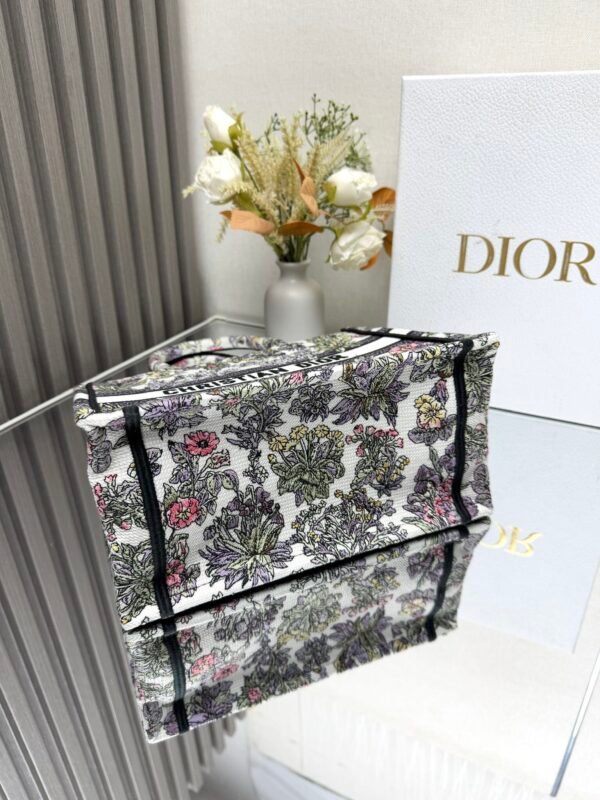DIOR - Image 6