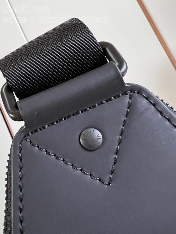 LV  M11703 - Image 6