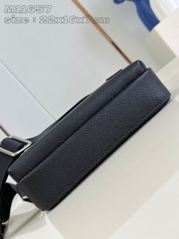 LV  M11657 - Image 7