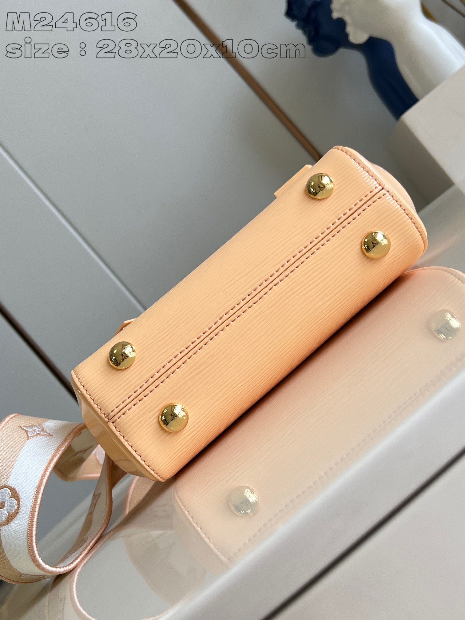 LV M24616 - Image 7