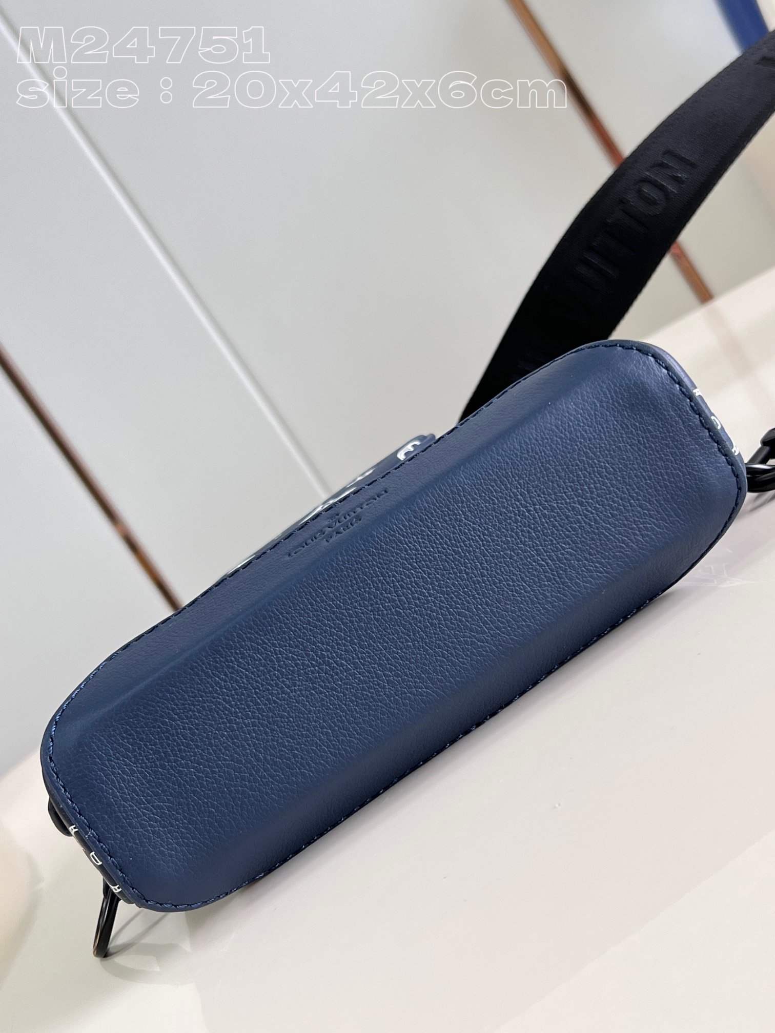 LV M24751 - Image 7
