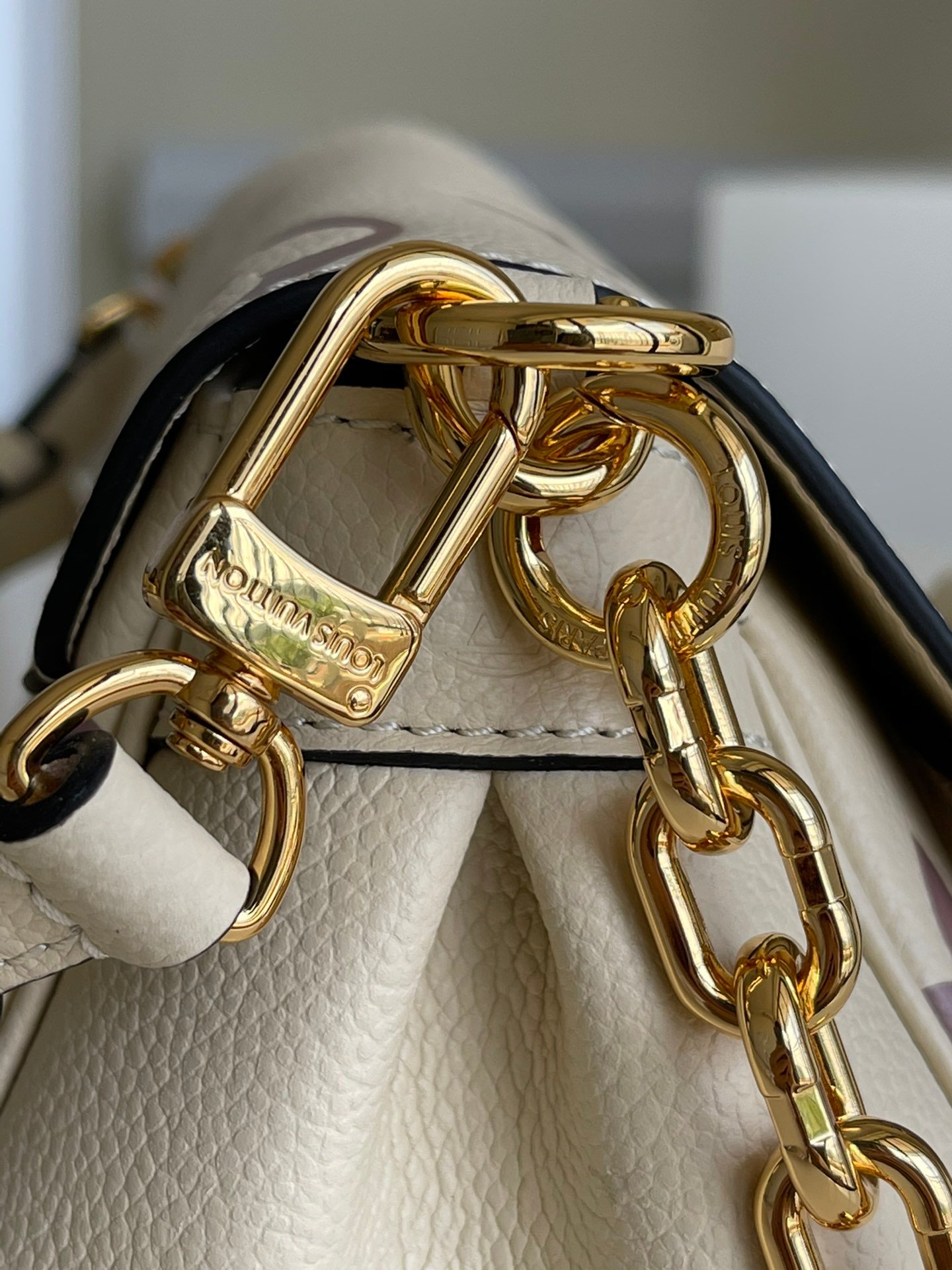LV M45813 - Image 7
