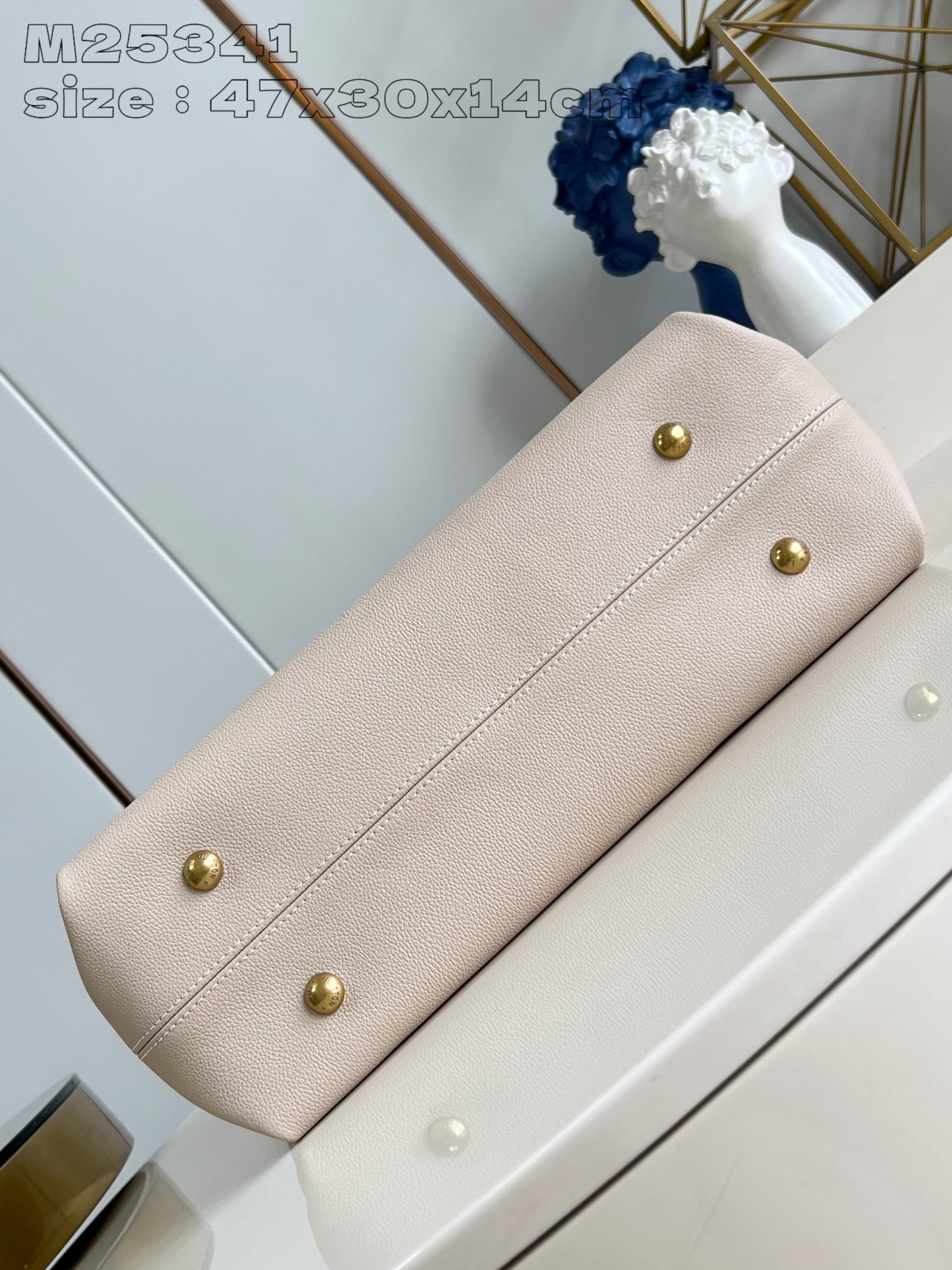 LV M25341 - Image 7