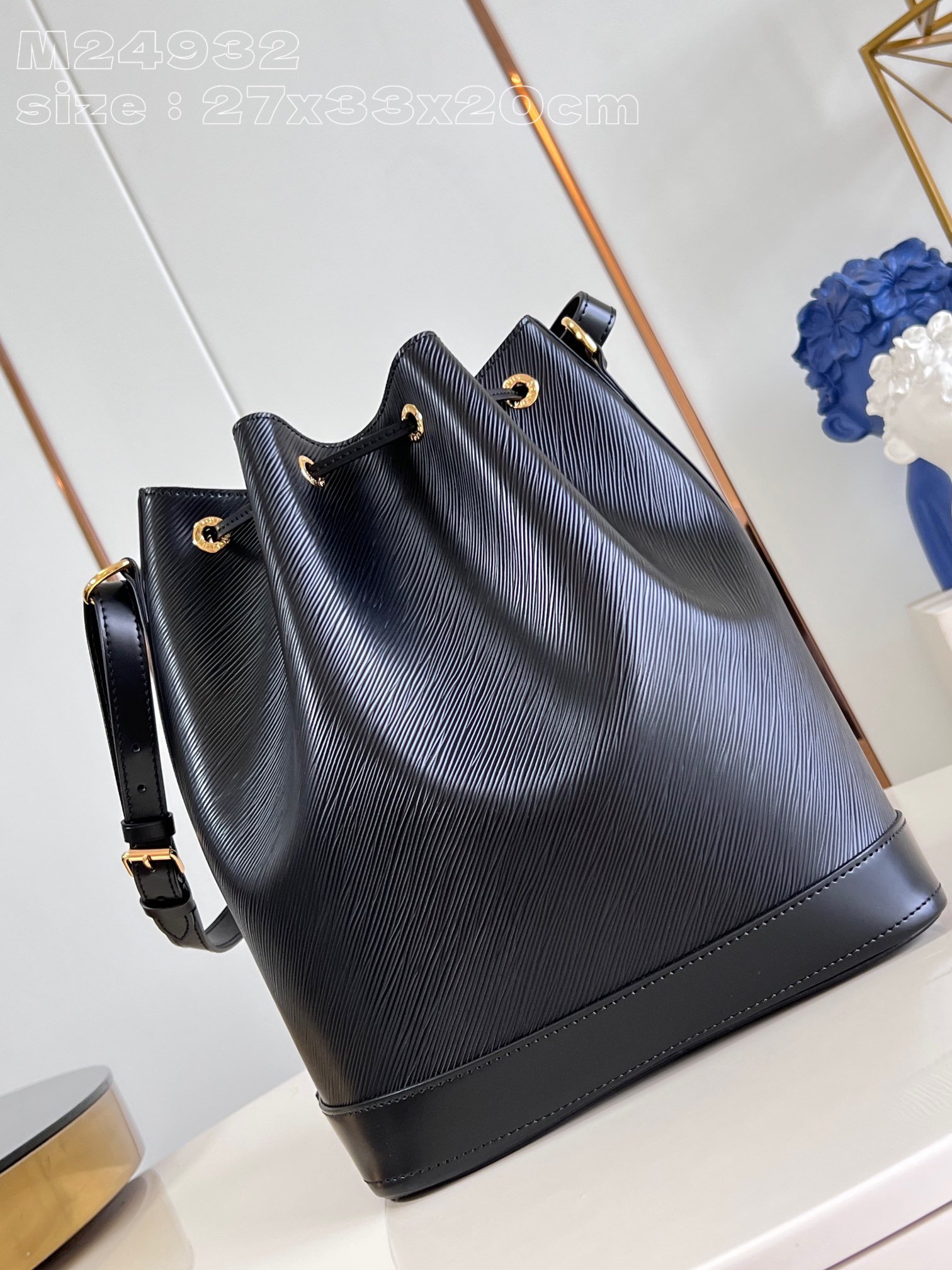 LV M24932 - Image 7