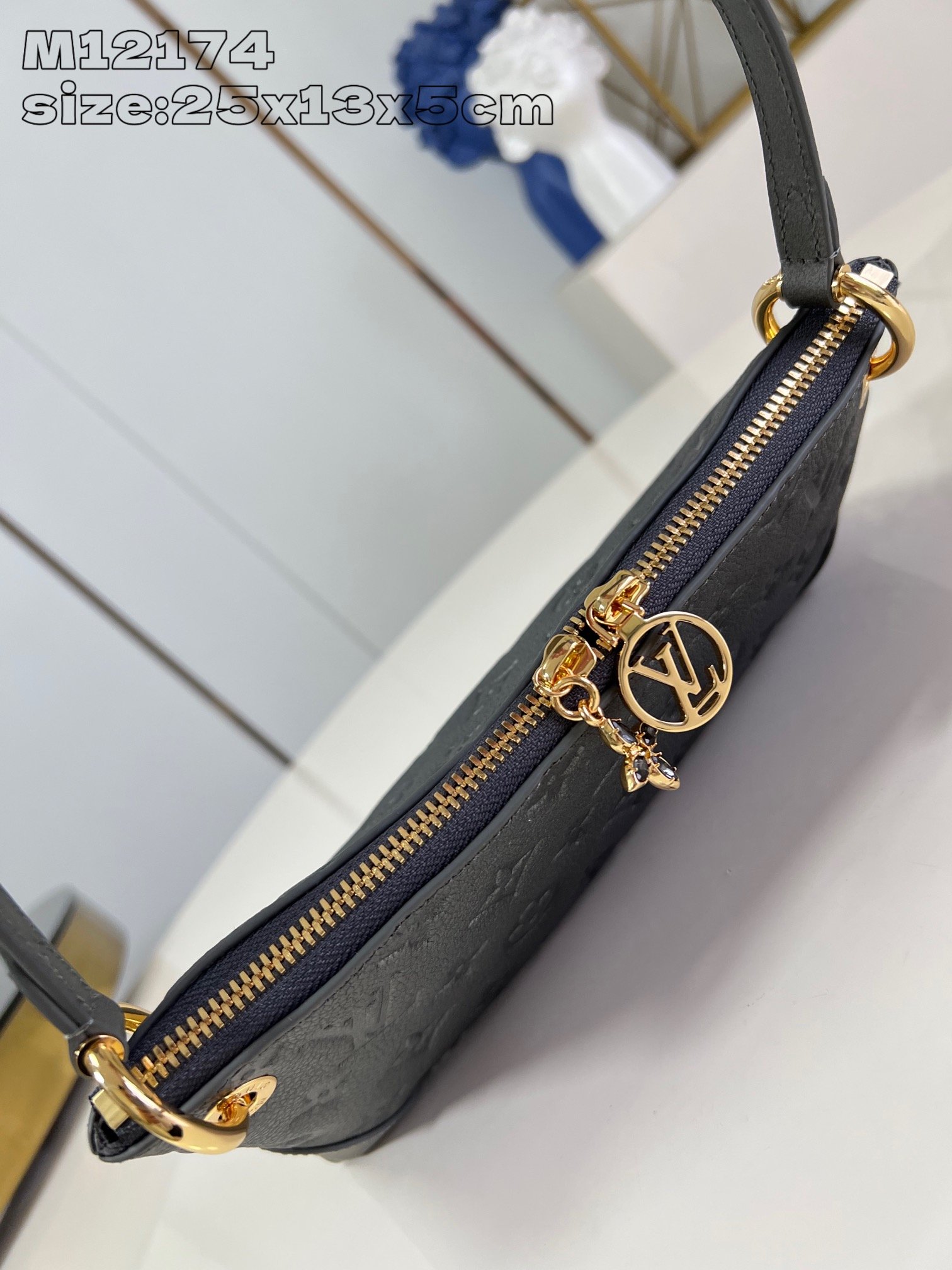 LV M12174 - Image 7