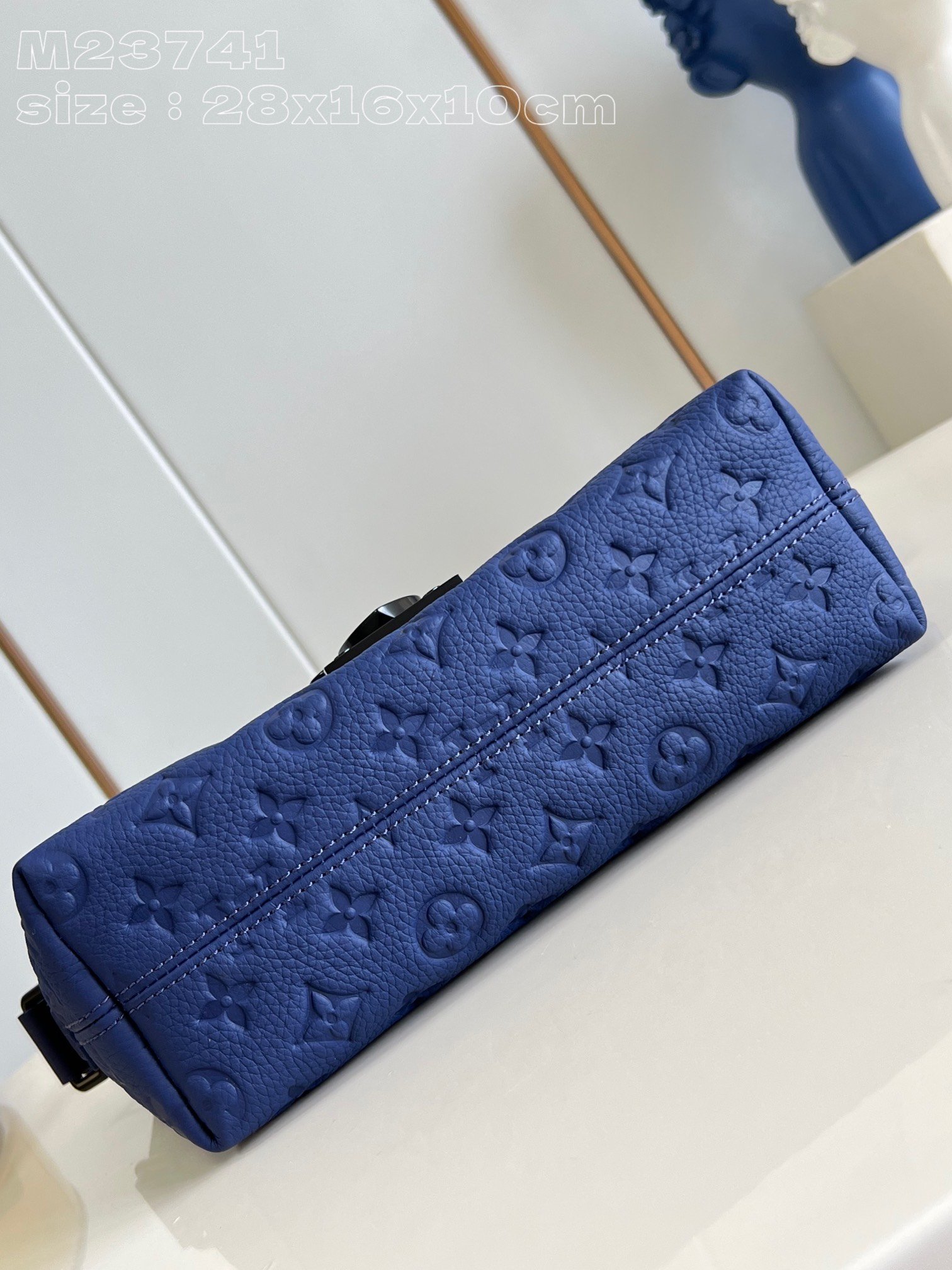 LV M23741 - Image 7