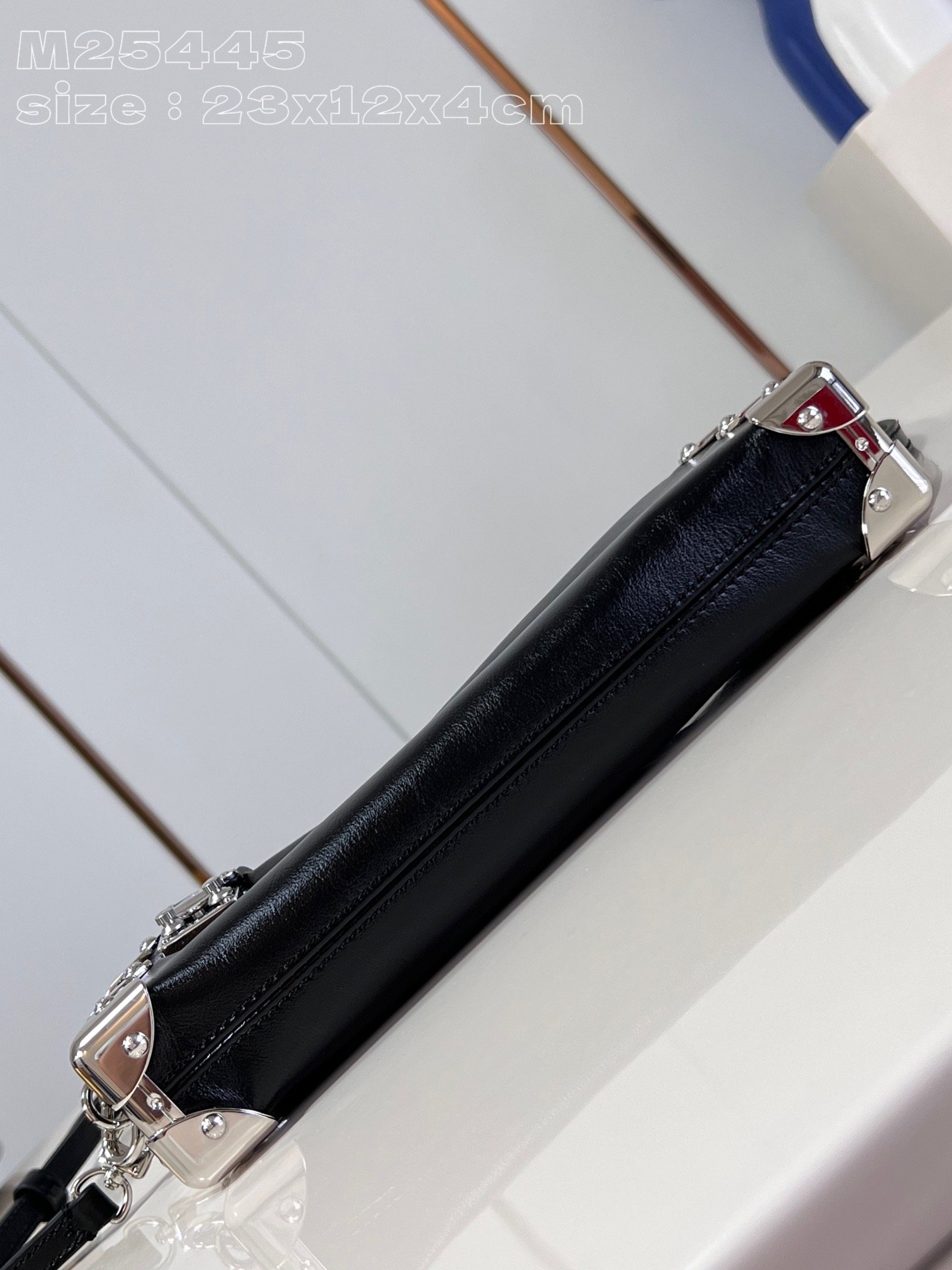 LV M25445 - Image 7