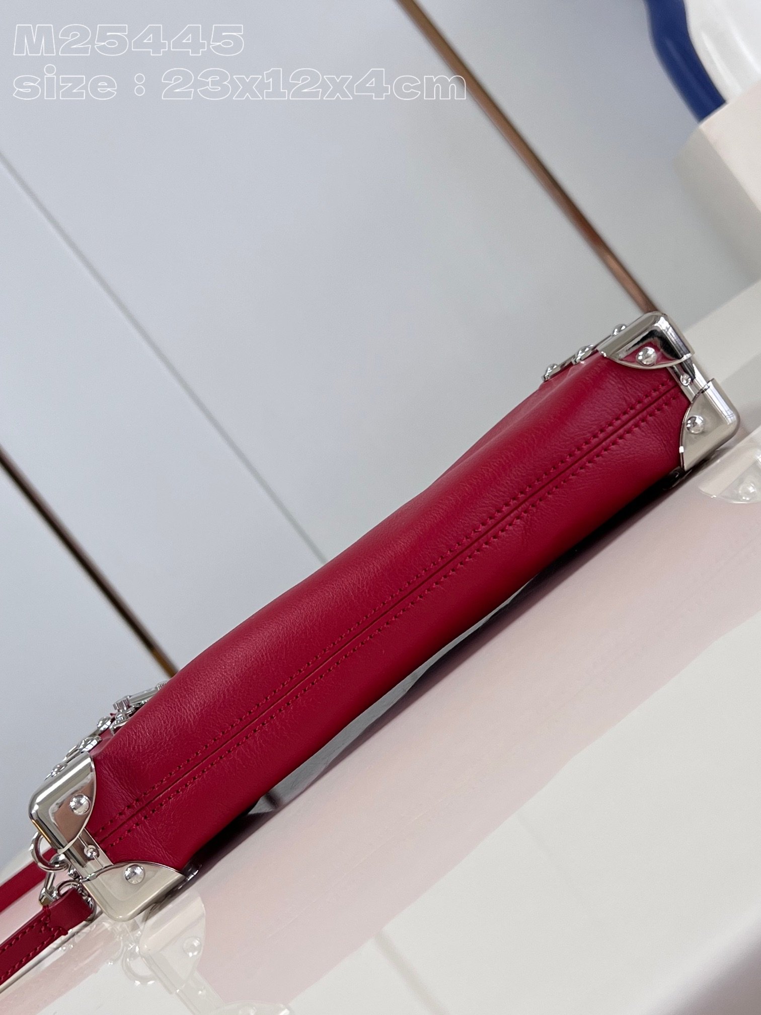 LV M25445 - Image 7