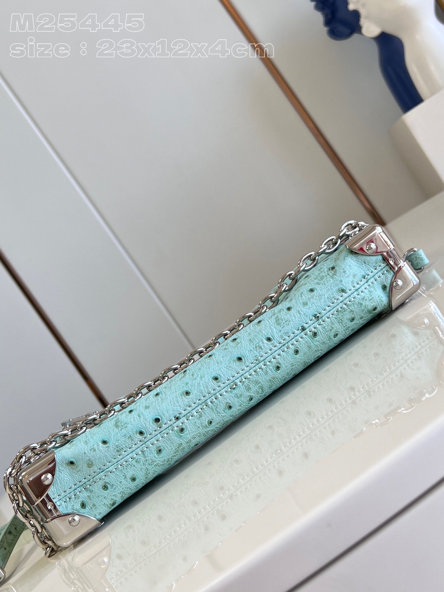 LV M25445 - Image 7