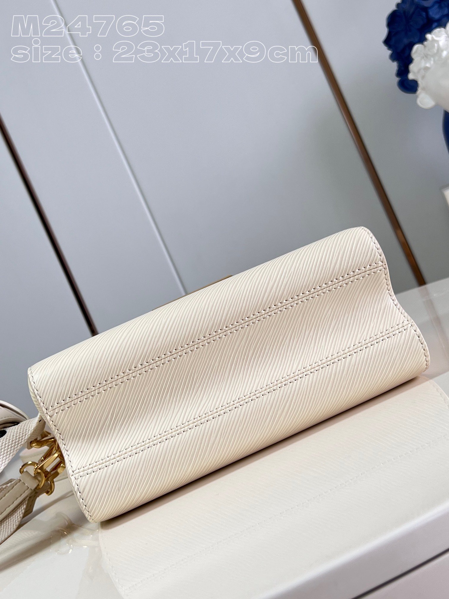 LV M24765 - Image 7