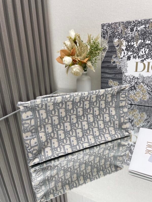 DIOR - Image 7