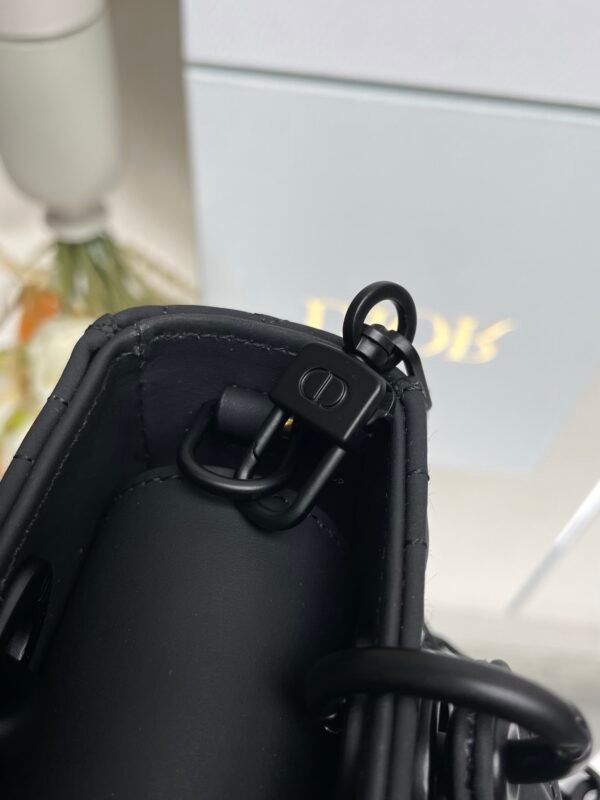 DIOR - Image 7