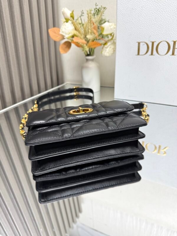 DIOR - Image 7