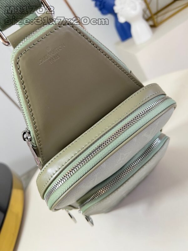LV  M11702 - Image 5