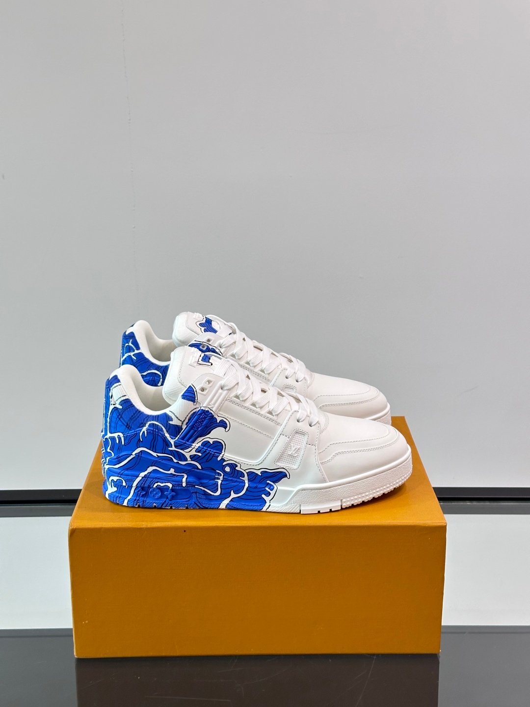 LV MAN