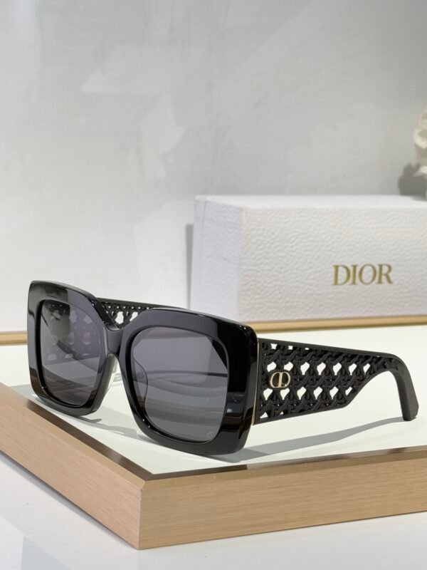 Dior - Image 2