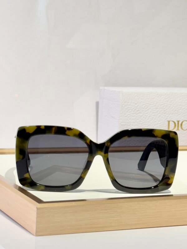 Dior - Image 2