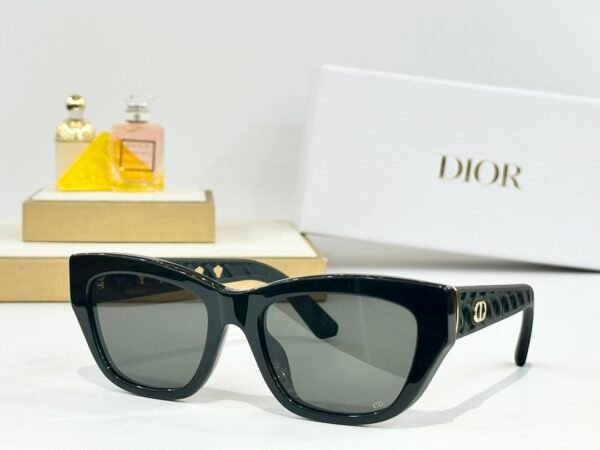 Dior - Image 2