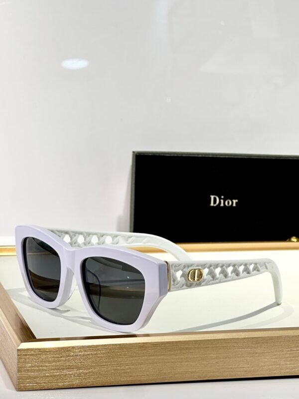 Dior - Image 2