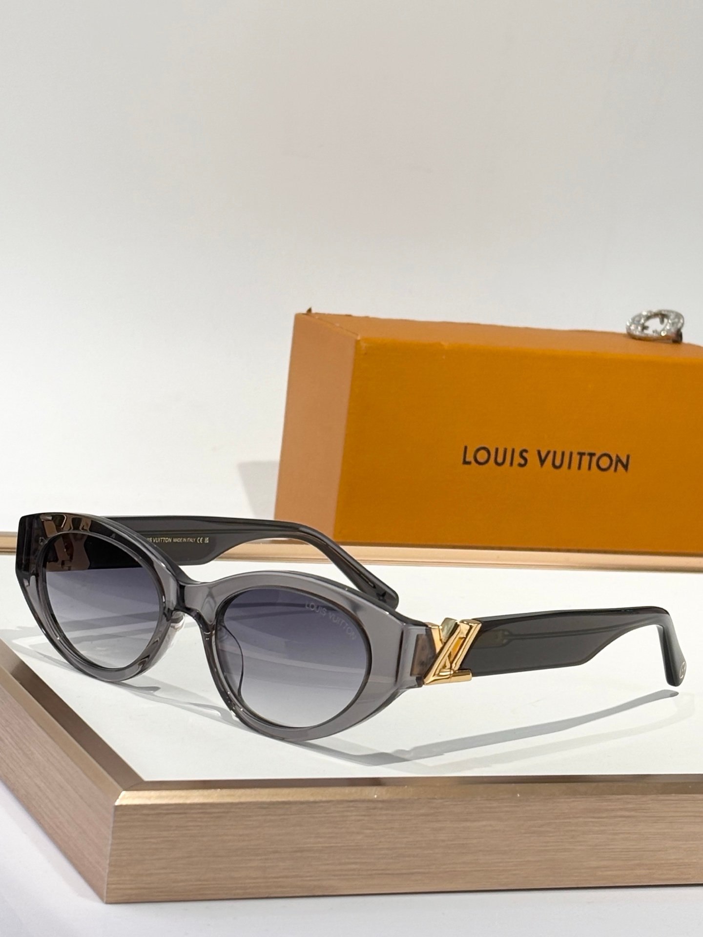 LV - Image 2