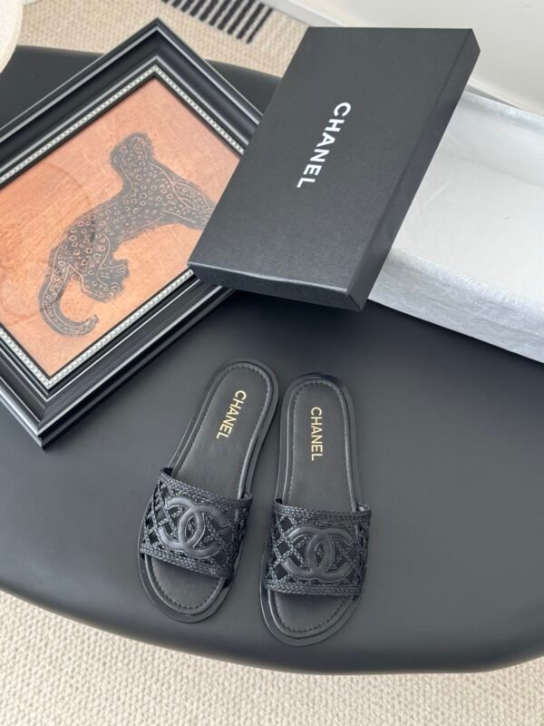 CHANEL Woman