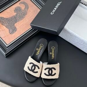 CHANEL Woman