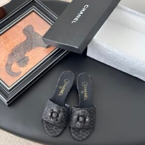 CHANEL Woman