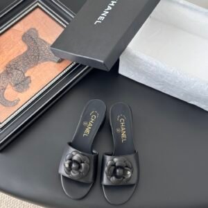 CHANEL Woman