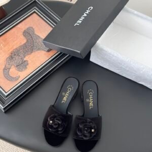 CHANEL Woman