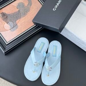 CHANEL Woman
