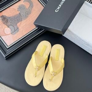 CHANEL Woman