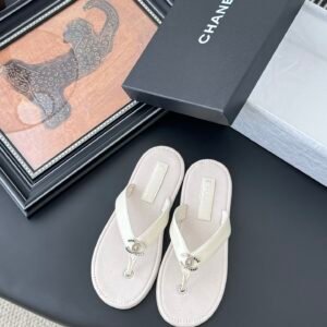 CHANEL Woman