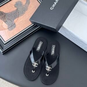 CHANEL Woman
