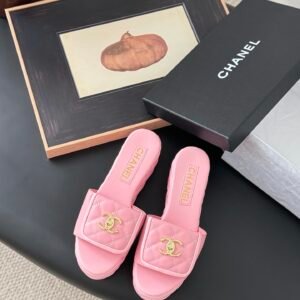 CHANEL Woman