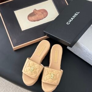 CHANEL Woman