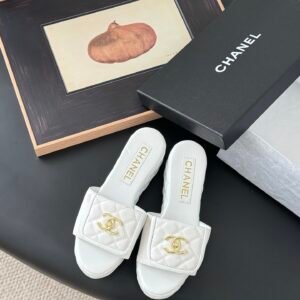 CHANEL Woman