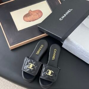 CHANEL Woman